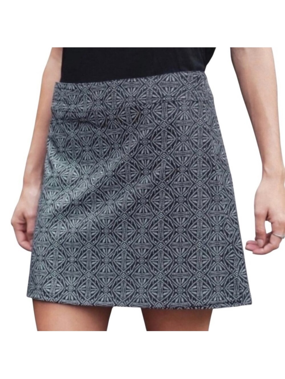 Rip skirt! Women's Geometric Pattern - short length - black and white